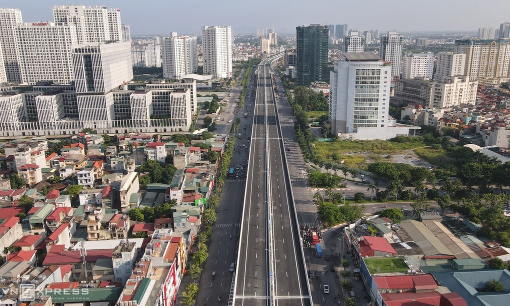 Ngày 11/10, dự cầu cạn Mai Dịch - Nam Thăng Long đã chính thức được đưa vào sử dụng. Dự án có tổng vốn đầu tư hơn 5.343 tỷ đồng (vốn ODA Nhật Bản và vốn đối ứng trong nước). Công trình có tổng chiều dài 5,367 km, trong đó chiều dài cầu cạn là 4,831 km, quy mô thiết kế bốn làn xe theo tiêu chuẩn cao tốc, mỗi làn xe rộng 3,75 m; hai làn dừng khẩn cấp, hai dải an toàn bên trong, dải phân cách giữa... bảo đảm cho xe chạy với vận tốc 100 km/giờ.