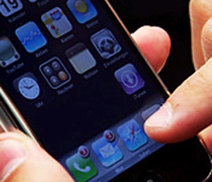 Công nghệ màn hình cảm ứng đã được sử dụng nhiều năm, tuy nhiên, xu hướng áp dụng công nghệ này trong lĩnh vực hàng điện tử tiêu dùng mới chỉ thực sự tăng tốc từ khi chiếc iPhone ra mắt.