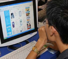 Lượng doanh nghiệp tham gia các sàn thương mại điện tử cả trong và ngoài nước đang tăng rất nhanh - Ảnh: Việt Tuấn.