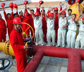 Công nhân tại một mỏ khí đốt của Trung Quốc.