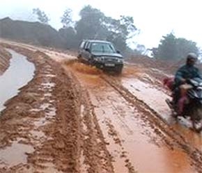 Con đường dẫn vào dự án Thủy điện Hương Sơn.