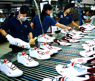 Kim ngạch xuất khẩu mặt hàng da giầy đã giảm khá mạnh trong tháng đầu năm 2009 - Ảnh: Việt Tuấn.