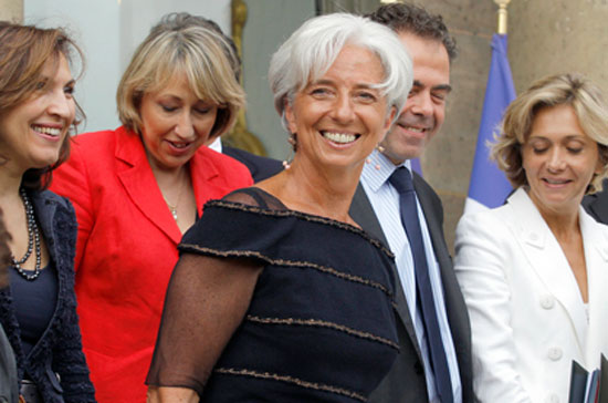 Bà Christine Lagarde (giữa) là nữ Tổng giám đốc đầu tiên trong lịch sử IMF - Ảnh: AFP.