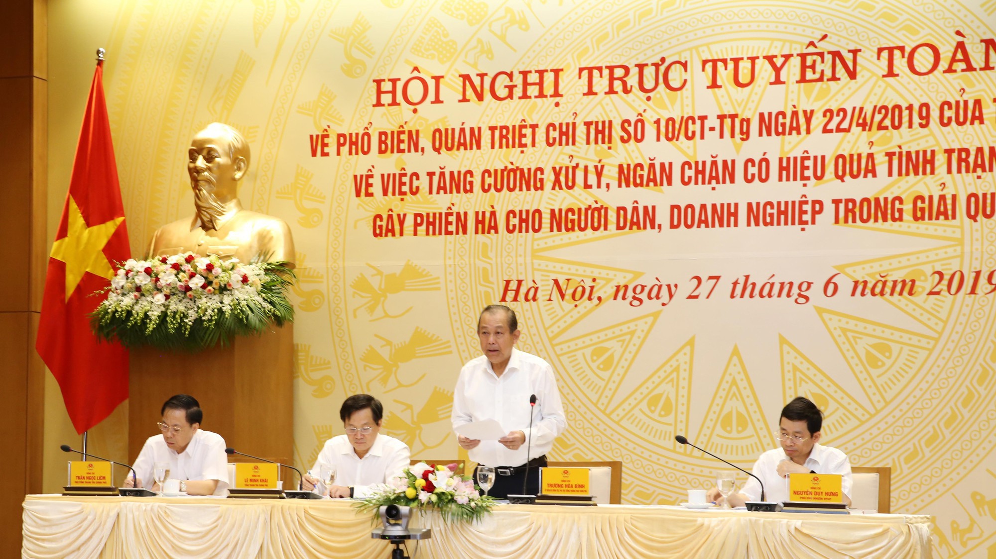 Theo Phó thủ tướng "có dân thì tham nhũng lớn cũng diệt được, thiếu dân thì tham nhũng vặt dẹp không xong". 