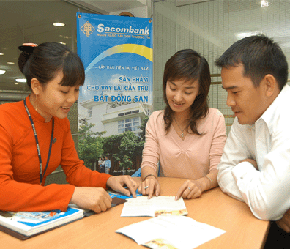 Tư vấn khách hàng vay vốn tại Sacombank.