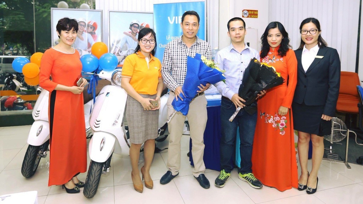 VIB luôn đồng hành cùng khách hàng bằng lãi suất hấp dẫn, các chương trình quà tặng ý nghĩa và dịch vụ hướng tới khách hàng.