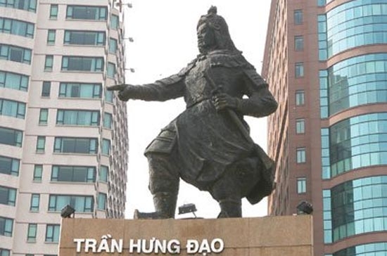 Tượng đài anh hùng dân tộc Trần Hưng Đạo ở Tp.HCM - Ảnh: Lê Toàn.