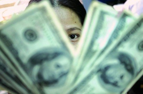 Vay ngoại tệ đang rẻ và có lợi hơn vay tiền đồng, nhưng không phải doanh nghiệp nào cũng được vay.