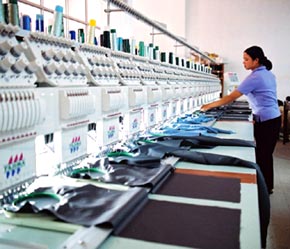 Hiện ngành may Việt Nam đang đứng trước khó khăn và thách thức rất lớn, trong đó có May Việt Tiến - Ảnh: Việt Tuấn.