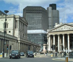 Đã có cả nghìn doanh nghiệp và tổ chức tài chính đến đặt văn phòng đại diện hoặc trụ sở tại khu "Một dặm vuông" này.