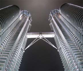 Tháp đôi Petronas - biểu tượng kinh tế của Malaysia.