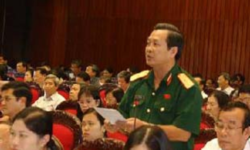 Ông Võ Văn Liêm (người đứng) trong một phiên họp tại Quốc hội.