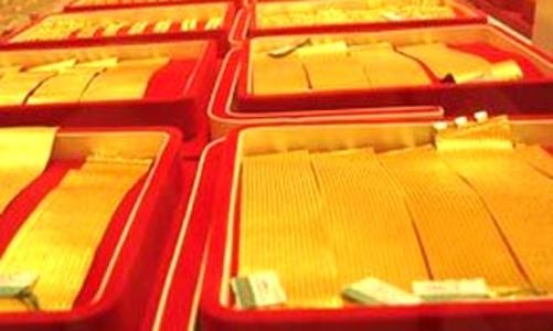 Vàng, dầu ào ạt tăng giá, USD trượt dài