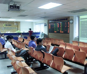 Nhiệt của thị trường chứng khoán có thể bị chia sẻ từ đợt biến động của giá vàng.