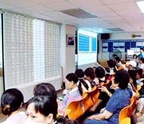 Hiện có rất nhiều người, nhiều gia đình ở Thanh Hoá đang gom tiền gửi ra Hà Nội, gửi vào Tp.HCM góp vốn để cho con cái, anh em, bạn bè đầu tư kinh doanh chứng khoán.