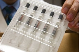 Tổ chức Y tế Thế giới (WHO) khẳng định vắc-xin Arepanrix có độ an toàn tương tự như vắc-xin cúm mùa thông thường. 