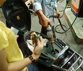 Người tiêu dùng sẽ được gì khi giá xăng do doanh nghiệp tự quyết định?