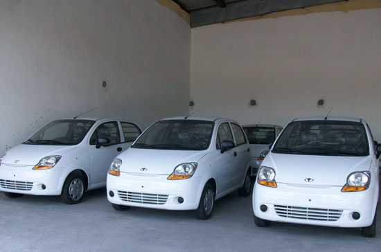 Do vướng thuế nên xe của doanh nghiệp đã nhập khẩu vẫn phải nằm tại kho ngoại quan.