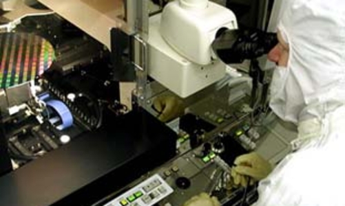 Các hãng sản xuất chip bên miệng vực