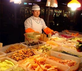 Cuốn Sách Trắng nhấn mạnh rằng Chính phủ Trung Quốc "luôn đặt việc tăng cường chất lượng an toàn thực phẩm lên vị trí quan trọng."