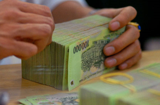  Với lý do những ngày cuối năm cận kề, lãi suất không ổn định, nhiều ngân hàng cho biết chỉ giải ngân sau Tết Nguyên đán. Trong khi đó, các công ty tài chính vẫn cho vay mạnh.