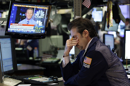 Nhà đầu tư cổ phiếu toàn cầu rơi vào trạng thái hoảng loạn - Ảnh: UPI.