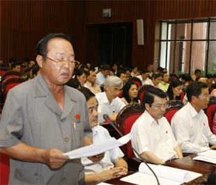 Đại biểu Lê Thanh Phong (Lâm Đồng): Không vì vấn đề môi trường mà không khai thác tiềm năng tài nguyên của địa phương để phát triển kinh tế.