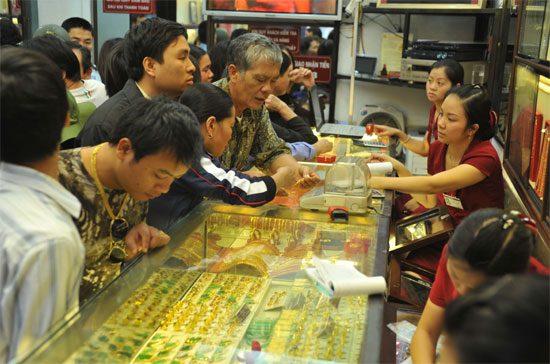 Theo giới phân tích quốc tế, mức giá vàng cao kỷ lục vừa qua đã phản ánh hết nỗi lo của thị trường về khả năng nước Mỹ vỡ nợ và bị hạ điểm tín nhiệm.