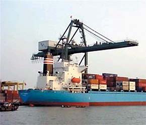 Ngành hải quan cho biết sẽ tăng cường công tác kiểm tra sau thông quan đối với các doanh nghiệp hoạt động xuất nhập khẩu - Ảnh: TT.