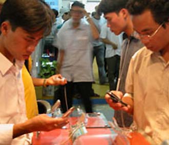 HT Mobile hiện mạng di động cho phép khách hàng gọi và nhắn tin miễn phí nhiều nhất tại Việt Nam.