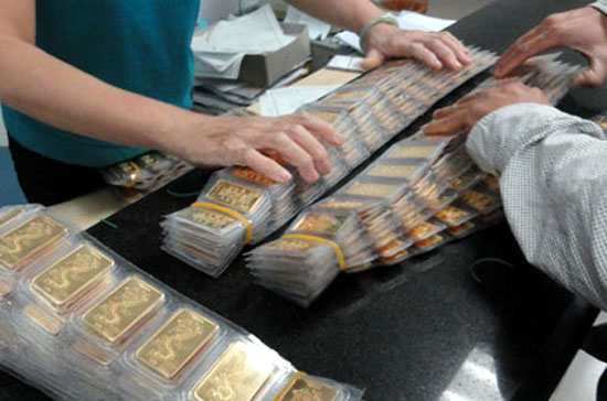 Ủy ban Thường vụ Quốc hội nhấn mạnh, cần triển khai mạnh mẽ và đồng bộ các biện pháp quản lý thị trường vàng và thị trường ngoại tệ.