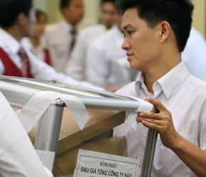 Ban đấu giá sẽ tiếp tục làm việc vào ngày mai - Ảnh: Mạnh Thắng.