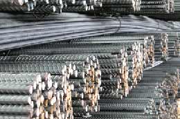 Do e ngại tới đây giá thép sẽ giảm, nhiều doanh nghiệp kinh doanh thép đã giảm giá để "xả" hàng.