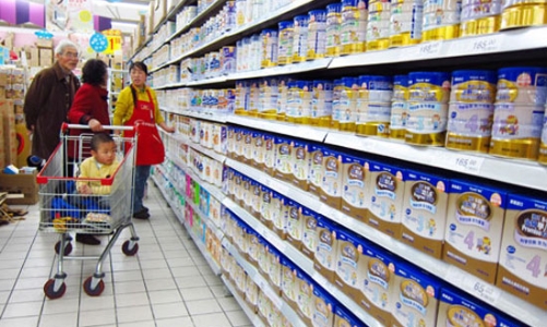 Dân Trung Quốc sợ dùng sữa nội