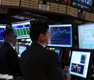 Trong hầu hết thời gian ngày giao dịch, sắc đỏ là gam màu chủ đạo của thị trường, nhưng biên độ dao động hẹp khiến thị trường kém sôi động - Ảnh: Getty Images.