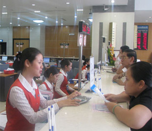  Từ ngày 17/12/2008 đến 13/1/2009, Công ty Tài chính Quốc tế - đại diện bởi ông John Law - Thành viên Hội đồng Quản trị Sacombank (STB-HOSE) đã bán 8,285 triệu cổ phiếu STB, số cổ phiếu nắm giữ sau khi thực hiện giao dịch là 23.882.328 cổ phiếu.