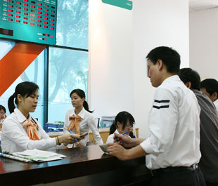 Năm 2009, ABBank đặt chỉ tiêu nâng tổng tài sản từ 13.747 tỷ đồng lên 19.365 tỷ đồng; tăng 82% thu nhập thuần từ dịch vụ; đạt lợi nhuận trước thuế 400 tỷ đồng.