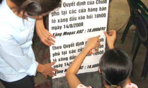 Giá xăng giảm 1.000 đồng/lít