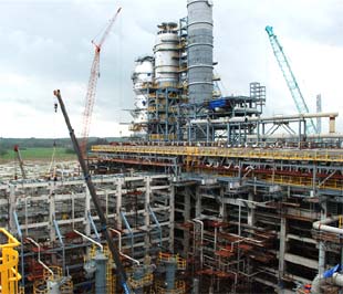 Một góc Nhà máy Lọc dầu Dung Quất.