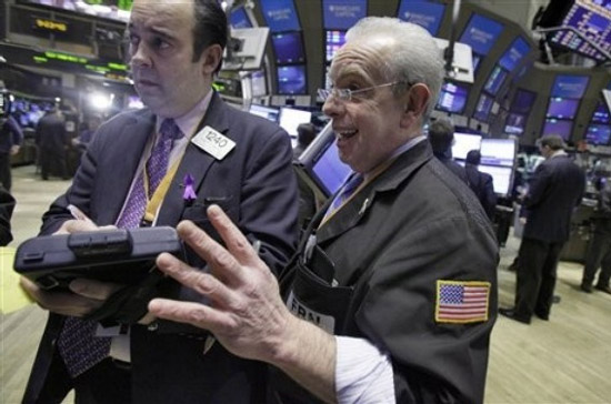 Trong tháng 2, Dow Jones, S&P 500 tăng điểm mạnh nhất kể từ tháng 11/2009, trong khi Nasdaq lên điểm ấn tượng nhất kể từ tháng 12/2009 - Ảnh: AP.