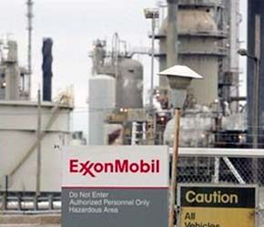 Một nhà máy lọc dầu của ExxonMobil tại Joliet, bang Illinois.