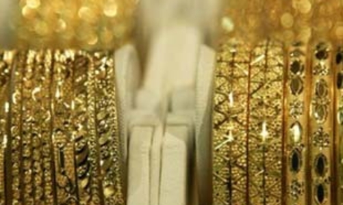 Nhìn lại tuần sóng gió của giá vàng, dầu, USD