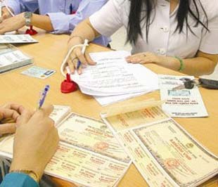 Từ ngày 18-30/3/2009, Bộ Tài chính sẽ tiến hành phát hành trái phiếu Chính phủ bằng đồng USD đợt một năm 2009 với tổng trị giá 300 triệu USD.  Đây là đợt phát hành được thực hiện theo chỉ đạo của Thủ tướng tại Quyết định số 211/QĐ-TTg về phát hành trái phiếu Chính phủ bằng ngoại tệ trên thị trường vốn trong nước.