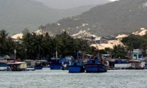 Khởi công cảng Vân Phong: “Chậm mà chắc vẫn hơn”