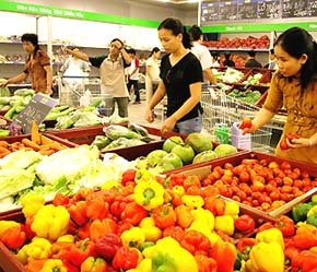 Giá cả tăng mạnh trong thời gian qua (trước và sau Tết) tập trung trước hết vào hàng hóa dịch vụ có chất lượng cao - Ảnh: Việt Tuấn.