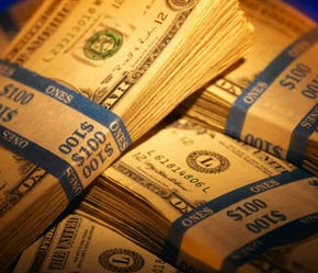 Với những ngân hàng đang có tỷ lệ ngoại tệ lớn trong vốn tự có, trong khi khả năng giải ngân hạn chế, muốn đẩy ra, thì quyết định của Eximbank có thể được xem là “ngược dòng”.