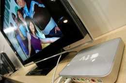 EU hiện áp thuế nhập khẩu từ 6-14% đối với đầu thu truyền hình kỹ thuật số, màn hình phẳng và máy in đa năng - Ảnh: AFP.