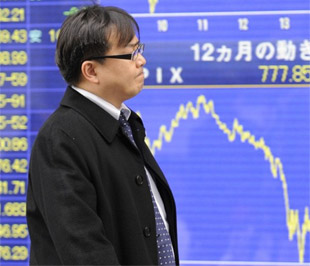 Chứng khoán Nhật đã giảm điểm phiên đầu tuần do bị ảnh hưởng bởi thông tin GDP của nước này sụt giảm mạnh nhất trong hơn 3 thập kỷ qua - Ảnh: AFP.