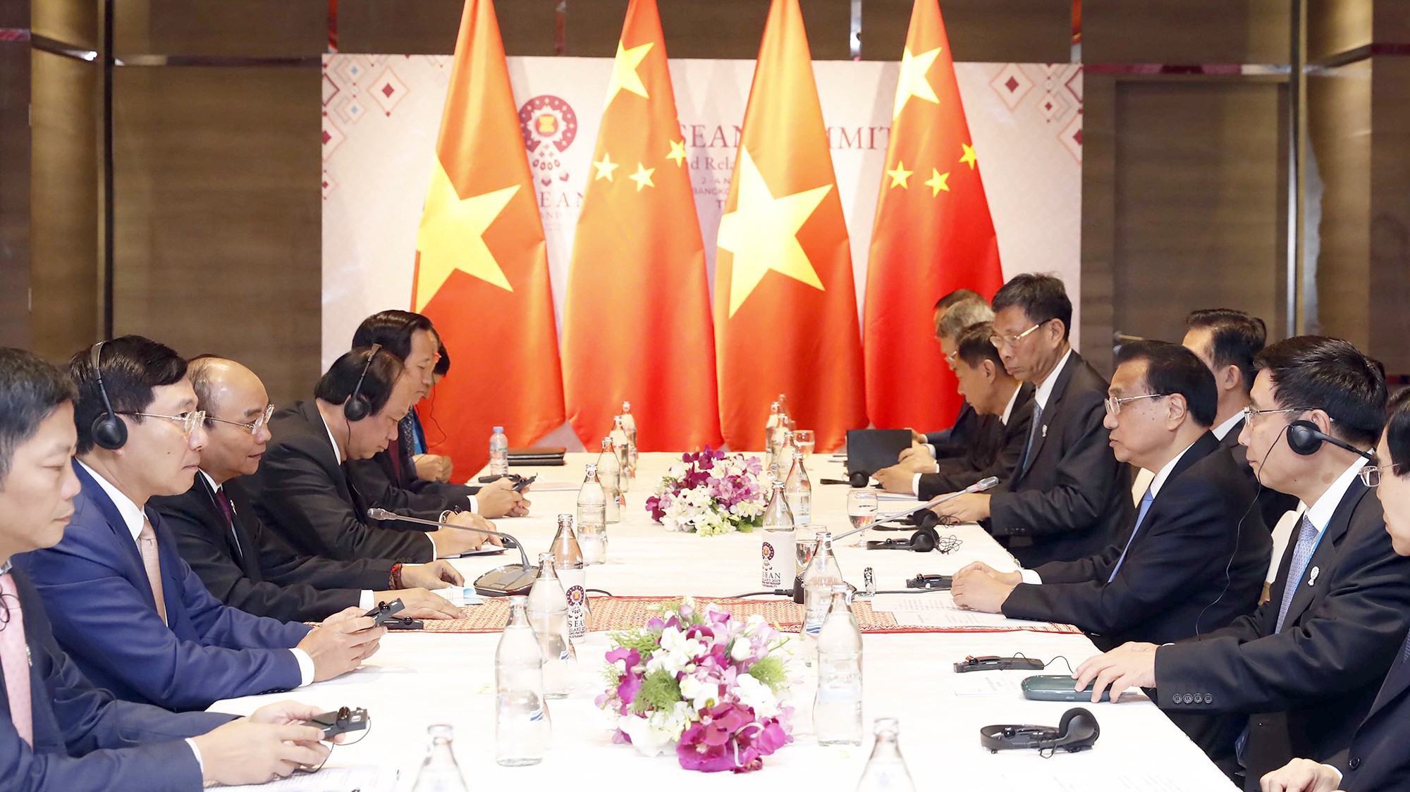 Thủ tướng Nguyễn Xuân Phúc gặp Thủ tướng Quốc vụ viện Trung Quốc Lý Khắc Cường - Ảnh: VGP