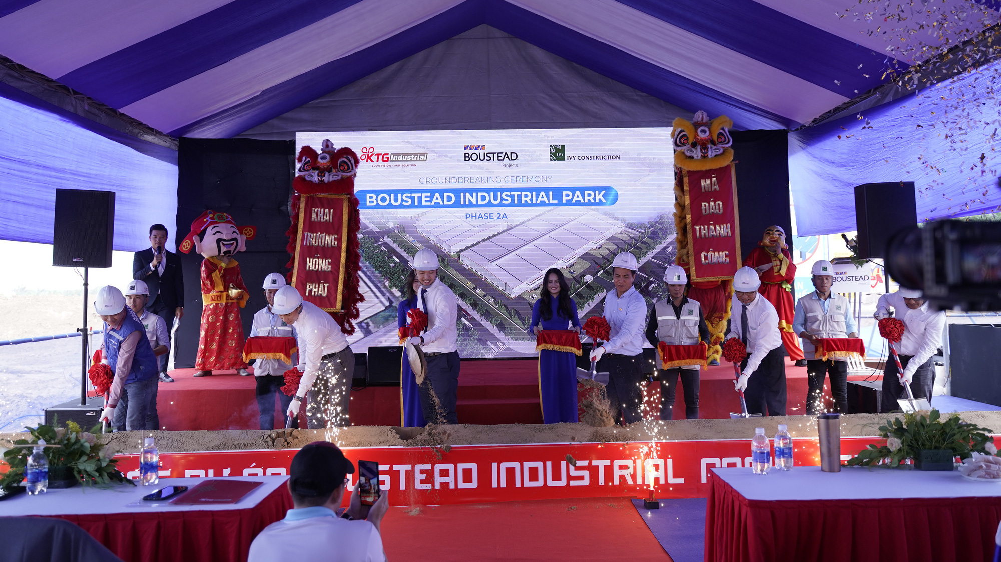 Đại diện chủ đầu tư và các đối tác làm Lễ khởi công dự án Boustead Industrial Park – giai đoạn 2.